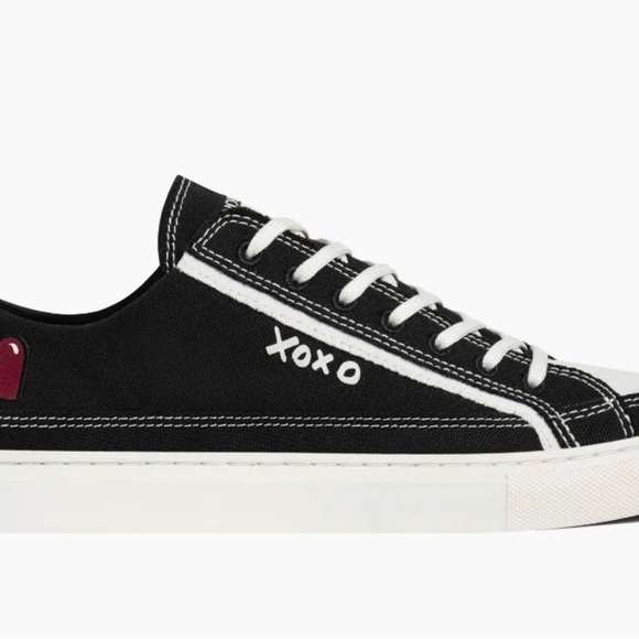 XOXO Unisex Kicks - Picture 2 of 8
